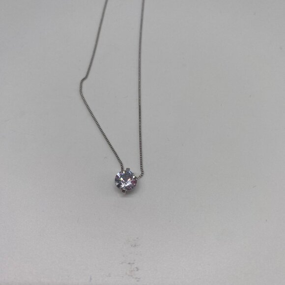 Fashion Jewelry Round Women’s Necklace 18in - Picture 4 of 7